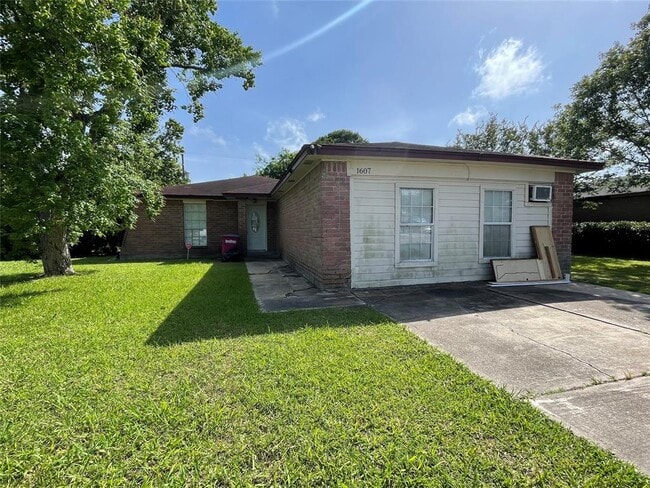 property at 1607 North Ave N