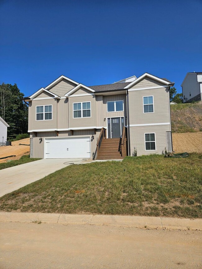 9812 Moon View Way in Knoxville, TN - Building Photo - Building Photo