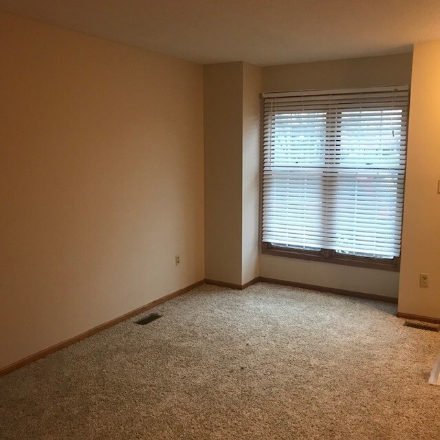 675 Ashworth Dr, Unit Three photo'