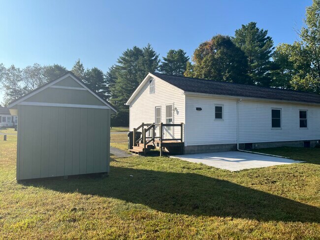 11 Loughran Dr, Unit 11 Loughran in Corinth, NY - Building Photo - Building Photo