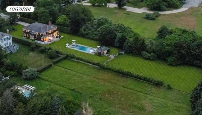 43 Ocean Rd in Bridgehampton, NY - Foto de edificio - Building Photo
