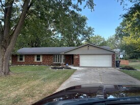 3627 Oak Park Dr in Fort Wayne, IN - Building Photo