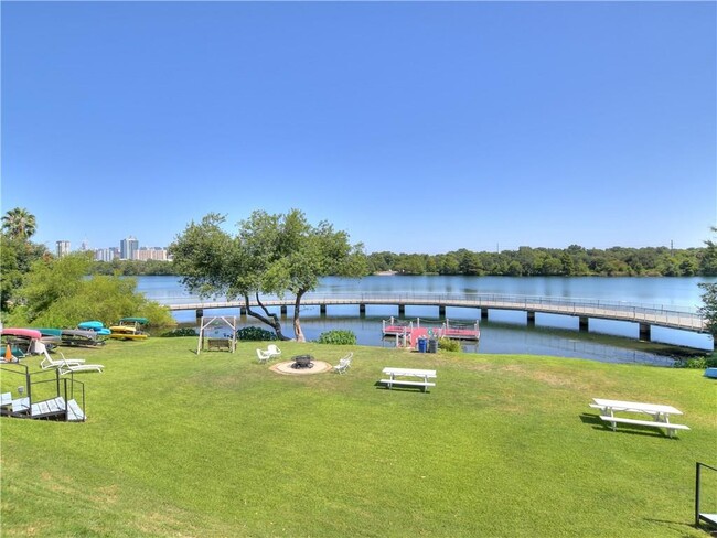 1818 S Lakeshore Blvd in Austin, TX - Building Photo - Building Photo