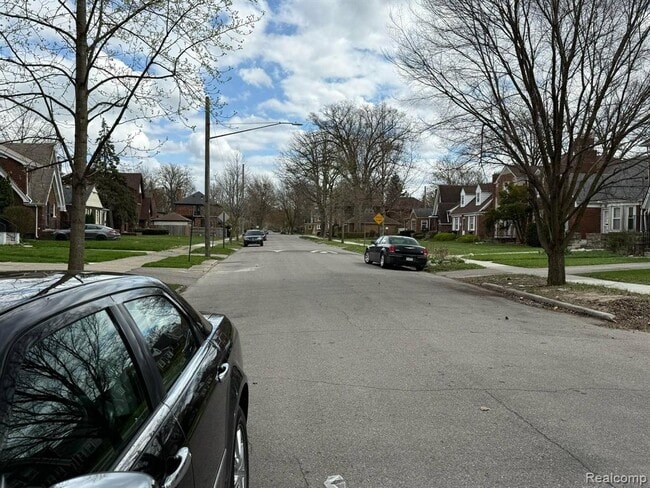 5792 Kensington Ave in Detroit, MI - Building Photo - Building Photo