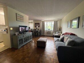 27 Northill St, Unit 6C in Stamford, CT - Building Photo - Building Photo