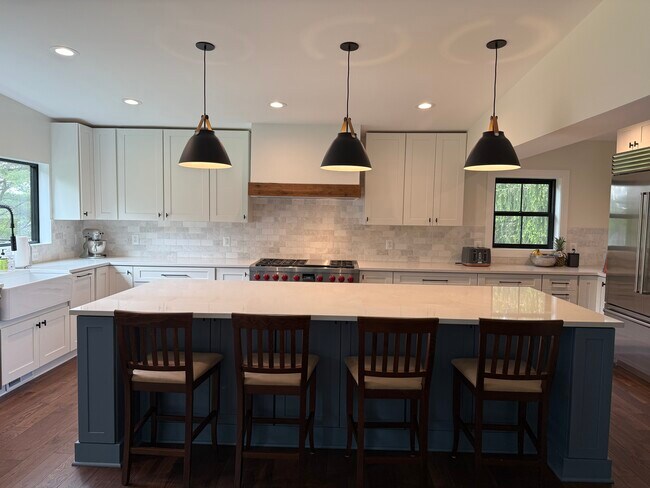 10904 Belgravia Ct in Great Falls, VA - Building Photo - Building Photo