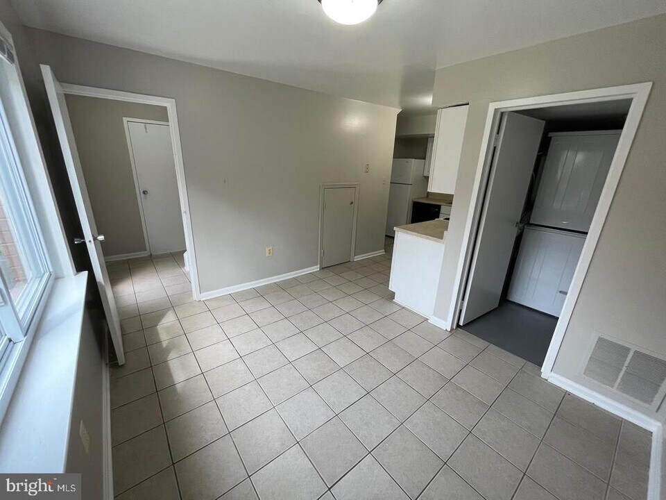 6810 Perry Penney Dr in Annandale, VA - Building Photo