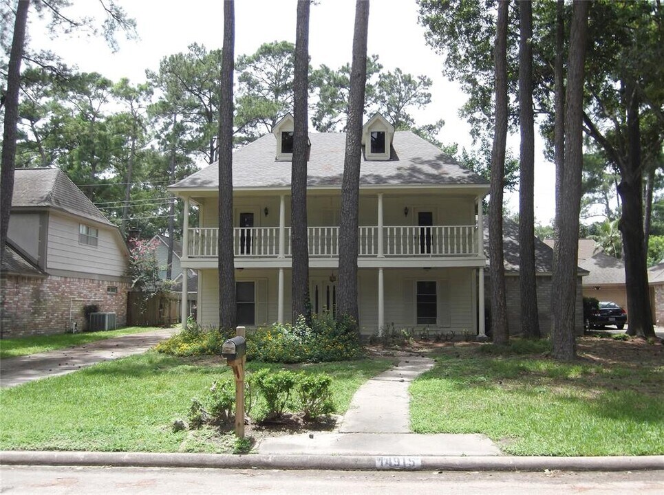 14915 Oak Bluff Ct in Houston, TX - Building Photo