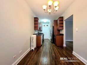 744 W Addison St in Chicago, IL - Building Photo - Building Photo