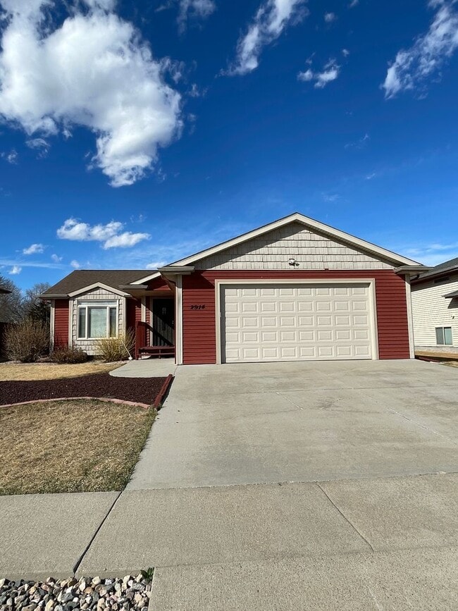 property at 2914 Hoefer Ave