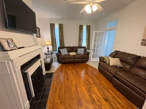 1016 NE Quincy St in Topeka, KS - Foto de edificio - Building Photo