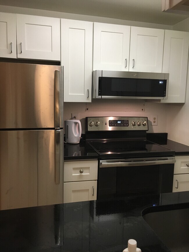 1920 S St NW, Unit 101 in Washington, DC - Building Photo - Building Photo