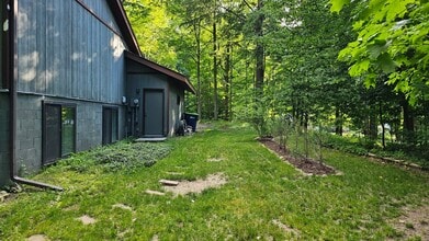 2467 E Potter Rd in Traverse City, MI - Building Photo - Building Photo