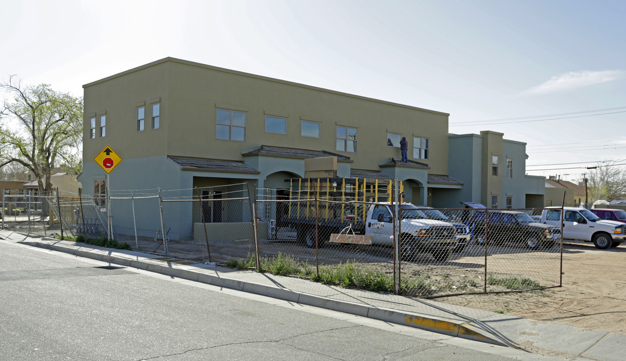 Ten Ten Townhomes in Albuquerque, NM - Building Photo