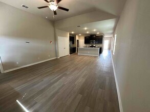 615 Wild Olive Wy in San Antonio, TX - Building Photo - Building Photo
