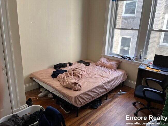 1193 Commonwealth Ave in Boston, MA - Foto de edificio - Building Photo