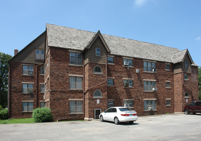 Buckingham Manor Apartments in Omaha, NE - Building Photo - Building Photo