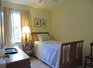 956 Huntwood Ln in Charlottesville, VA - Foto de edificio - Building Photo