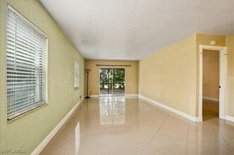 4300 Gulfstream Dr in Naples, FL - Building Photo - Building Photo