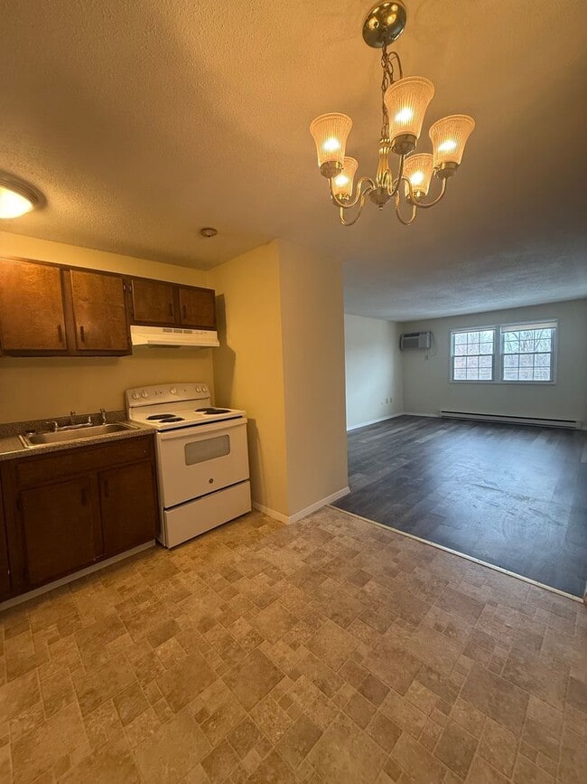 39 Dinan Dr in Gardner, MA - Building Photo - Building Photo