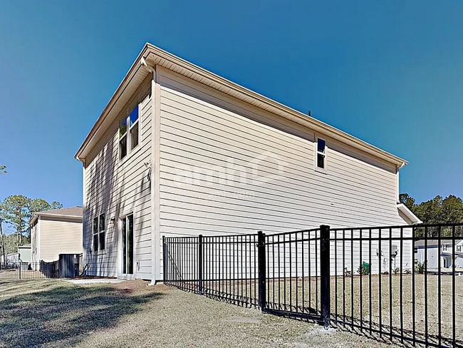311 W Cartess in Moncks Corner, SC - Foto de edificio - Building Photo