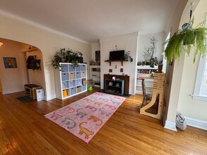 4949 N Albany Ave, Unit 1 in Chicago, IL - Building Photo - Building Photo