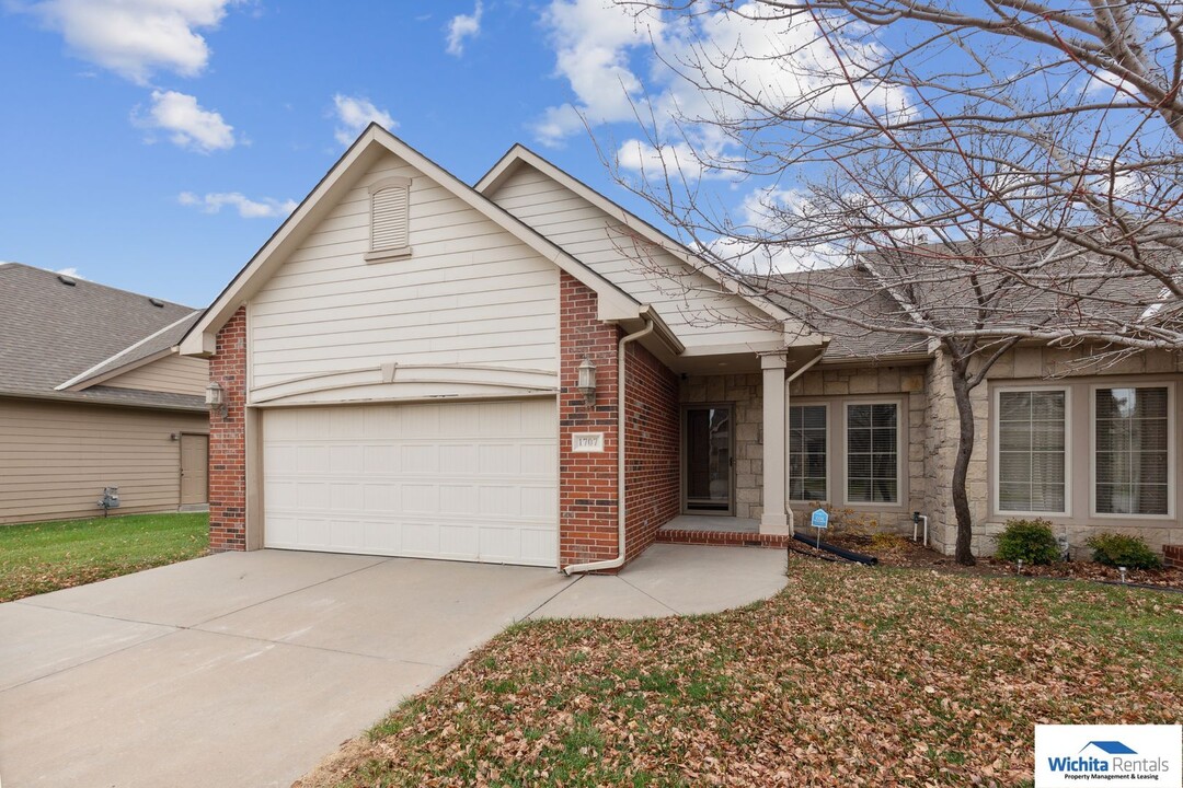 1707-1709 N Chapel Hill St in Wichita, KS - Building Photo