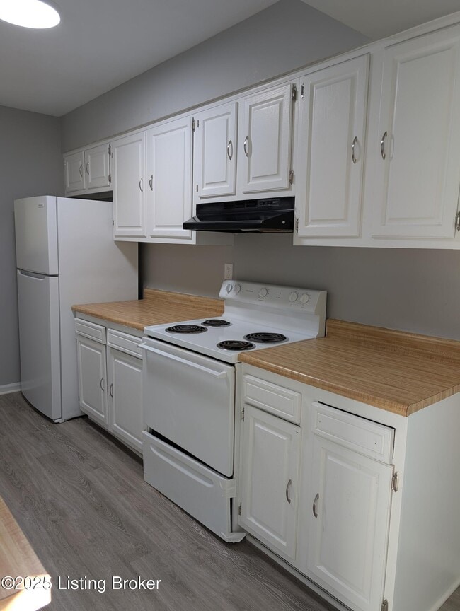 property at 3224 Springfield Dr