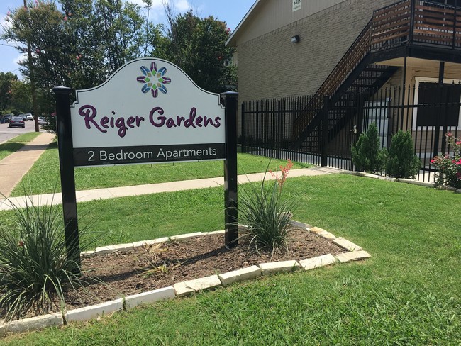 Reiger Gardens in Dallas, TX - Building Photo - Building Photo