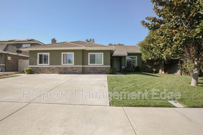 24689 Lincoln Ave in Murrieta, CA - Building Photo