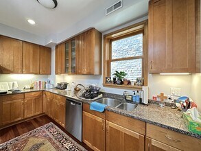 1437 W Olive Ave, Unit J04P in Chicago, IL - Building Photo - Building Photo