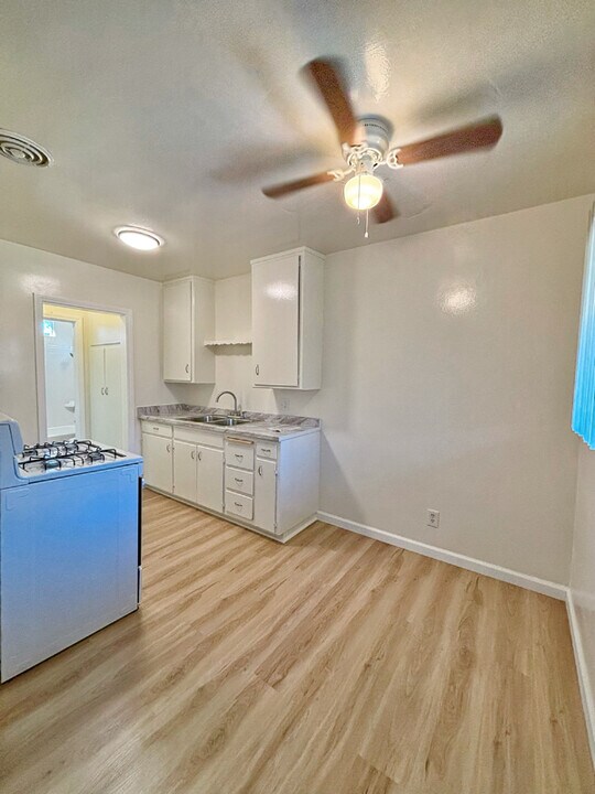 1107 W Highland St in Santa Ana, CA - Building Photo