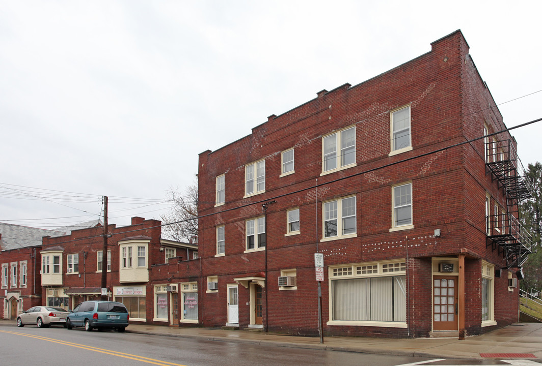 2125-2135 Williams Ave in Cincinnati, OH - Building Photo