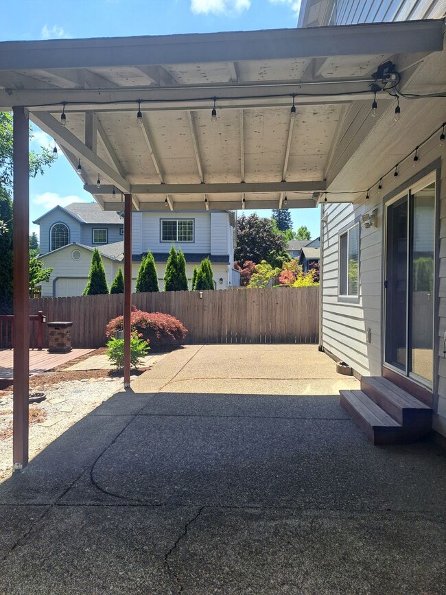 12254 SW 114th Terrace in Portland, OR - Foto de edificio - Building Photo