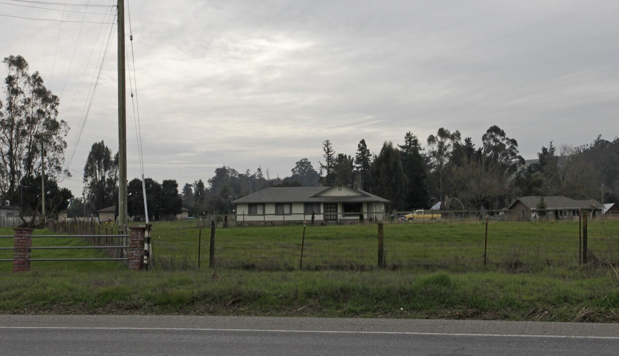 10345 Old Redwood Hwy in Penngrove, CA - Building Photo