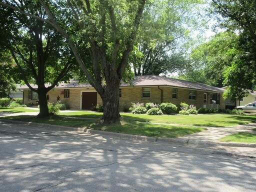 2019 N Lexington Dr in Janesville, WI - Building Photo