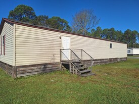 1134 Kelly Dr in Hinesville, GA - Foto de edificio - Building Photo