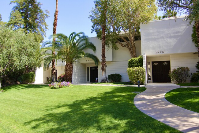 Mirage Cove Townhouses in Rancho Mirage, CA - Building Photo - Building Photo