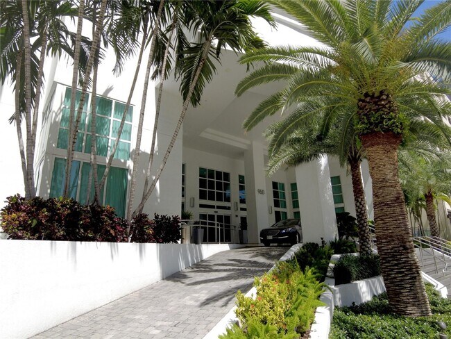 property at 950 Brickell Bay Dr