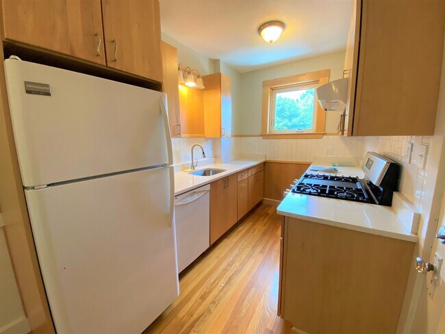 520 High St, Unit 3 in Medford, MA - Foto de edificio - Building Photo