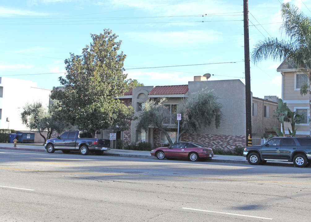 21340 Parthenia St in Canoga Park, CA - Foto de edificio