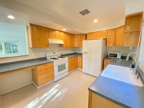 5460 Kester Ave, Unit 5460 in Sherman Oaks, CA - Foto de edificio - Building Photo