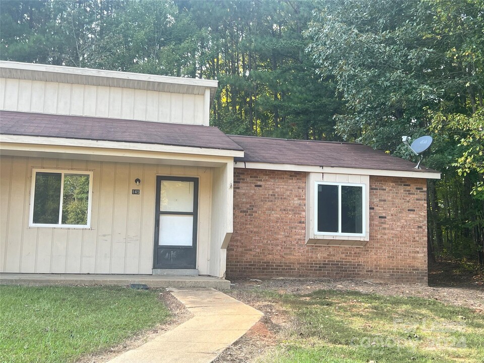 145 Brentwood Dr in Troy, NC - Building Photo