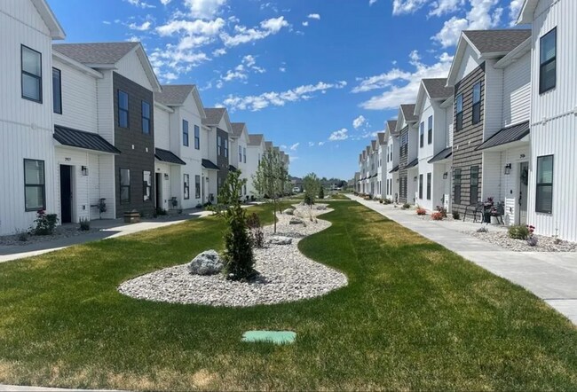 1413 Pinecrest Trl in Ammon, ID - Building Photo - Building Photo
