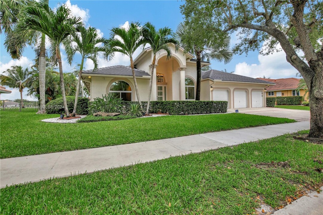 2922 Medinah in Weston, FL - Foto de edificio