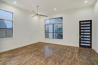 732 W 22nd St, Unit A in Houston, TX - Building Photo - Building Photo