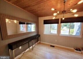 1415 Greenmont Ct in Reston, VA - Building Photo