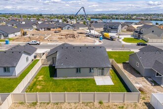 216 Newfield Dr in Moses Lake, WA - Building Photo - Building Photo
