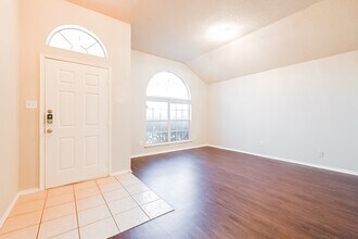 616 White Swan Dr in Arlington, TX - Building Photo - Building Photo