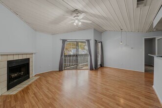 33 Crown Knoll Ct in Groton, CT - Building Photo - Building Photo